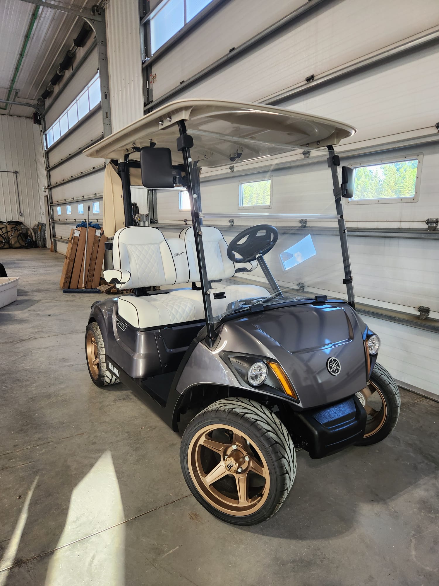 Grey Yamaha cart with white diamond seats and bronze wheels